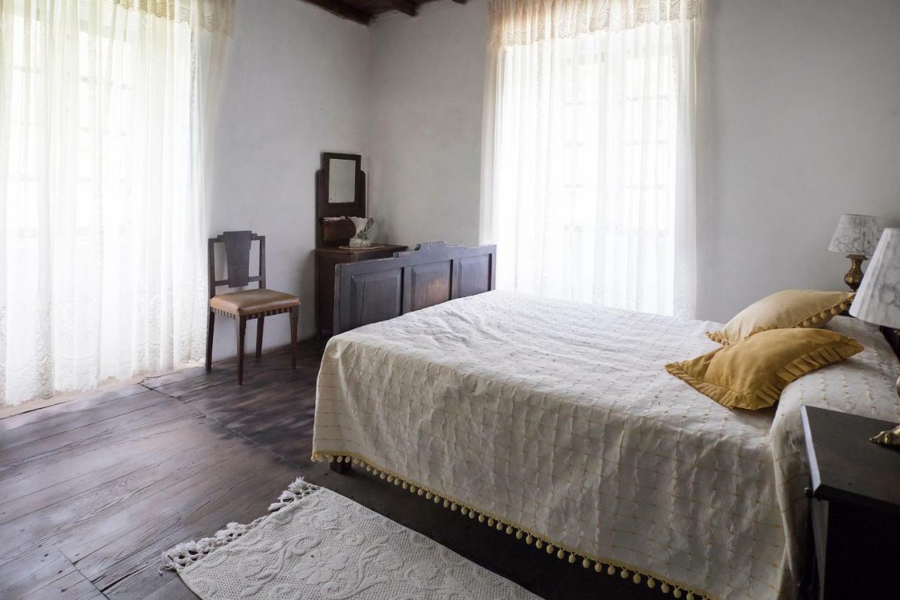 A Fonte Das Bodas Samos Exteriör bild