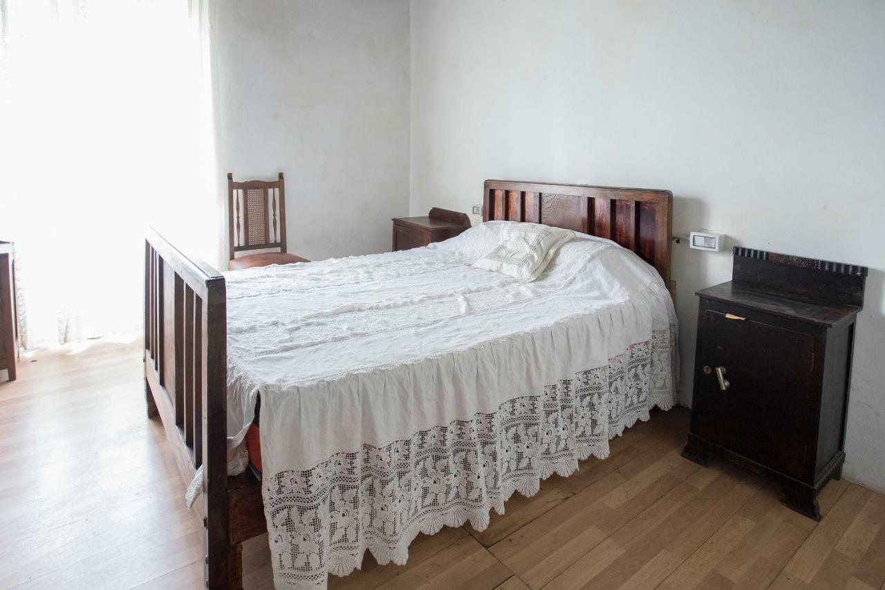 A Fonte Das Bodas Samos Exteriör bild