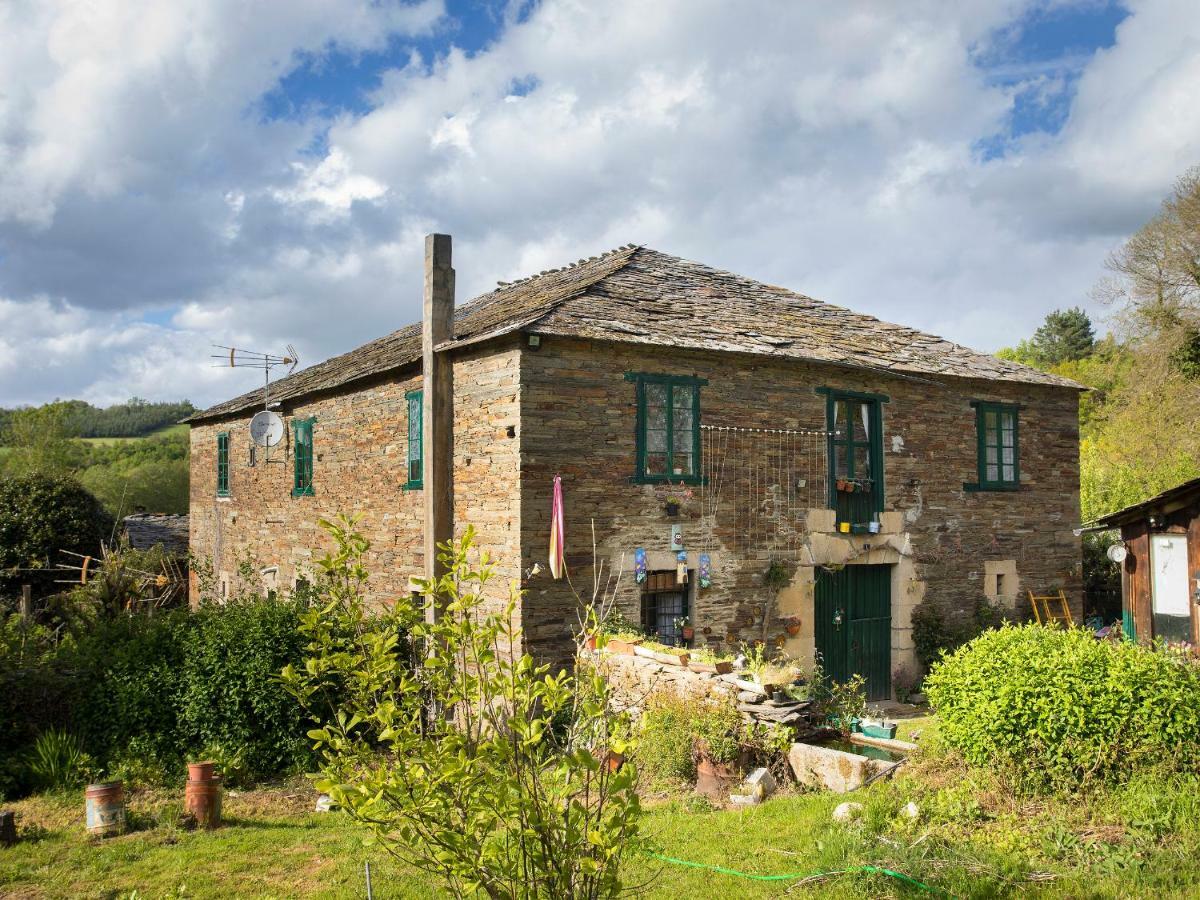 A Fonte Das Bodas Samos Exteriör bild