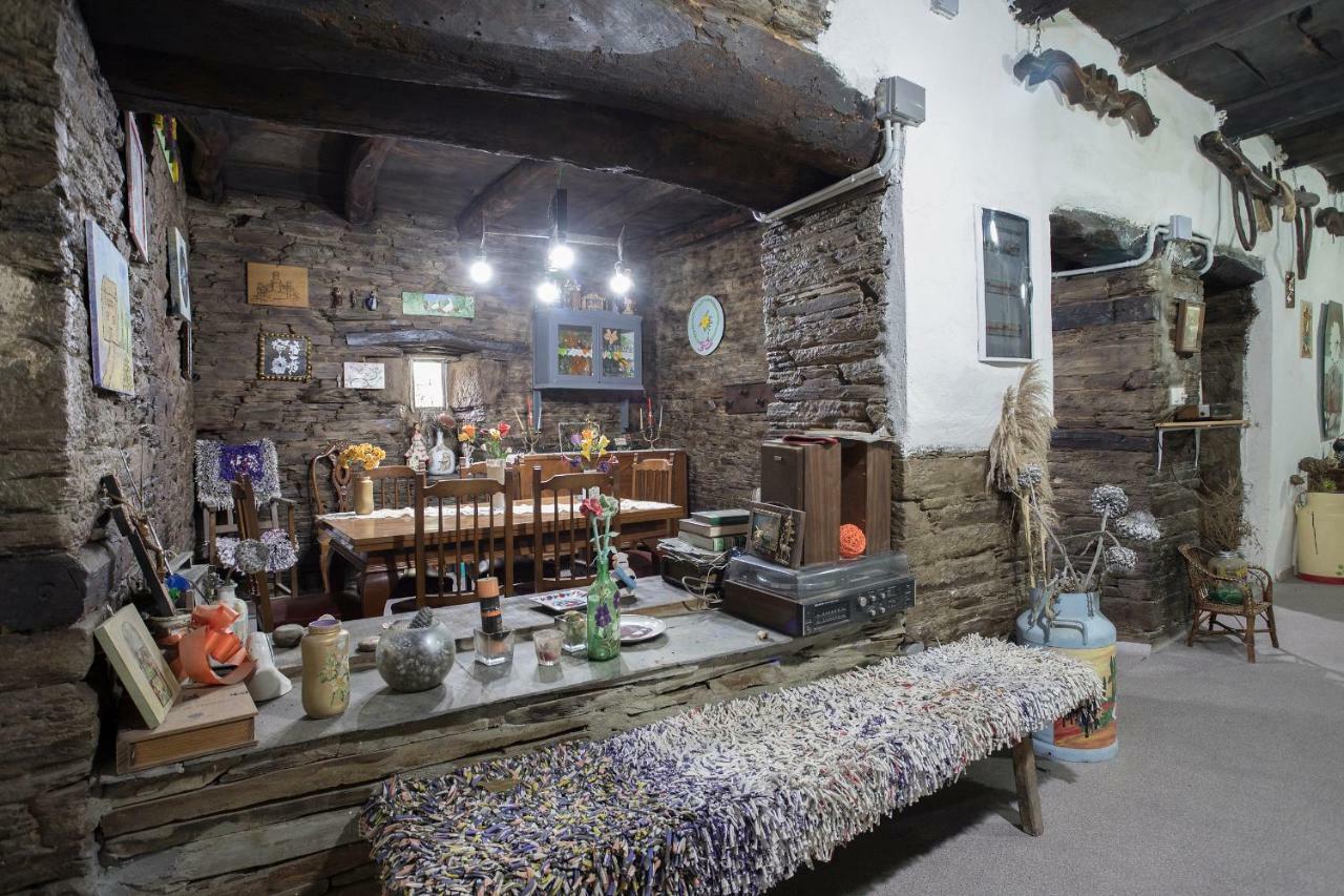 A Fonte Das Bodas Samos Exteriör bild