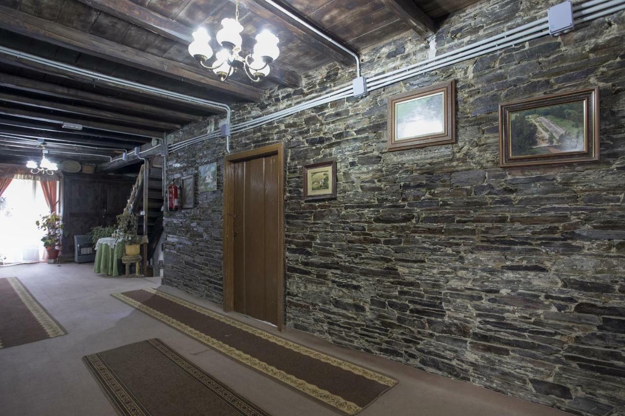A Fonte Das Bodas Samos Exteriör bild